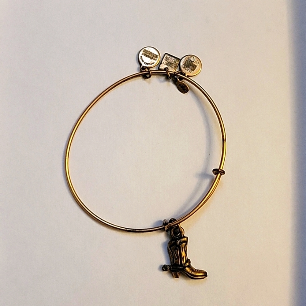 👢A&A cowboy boot charm bracelet